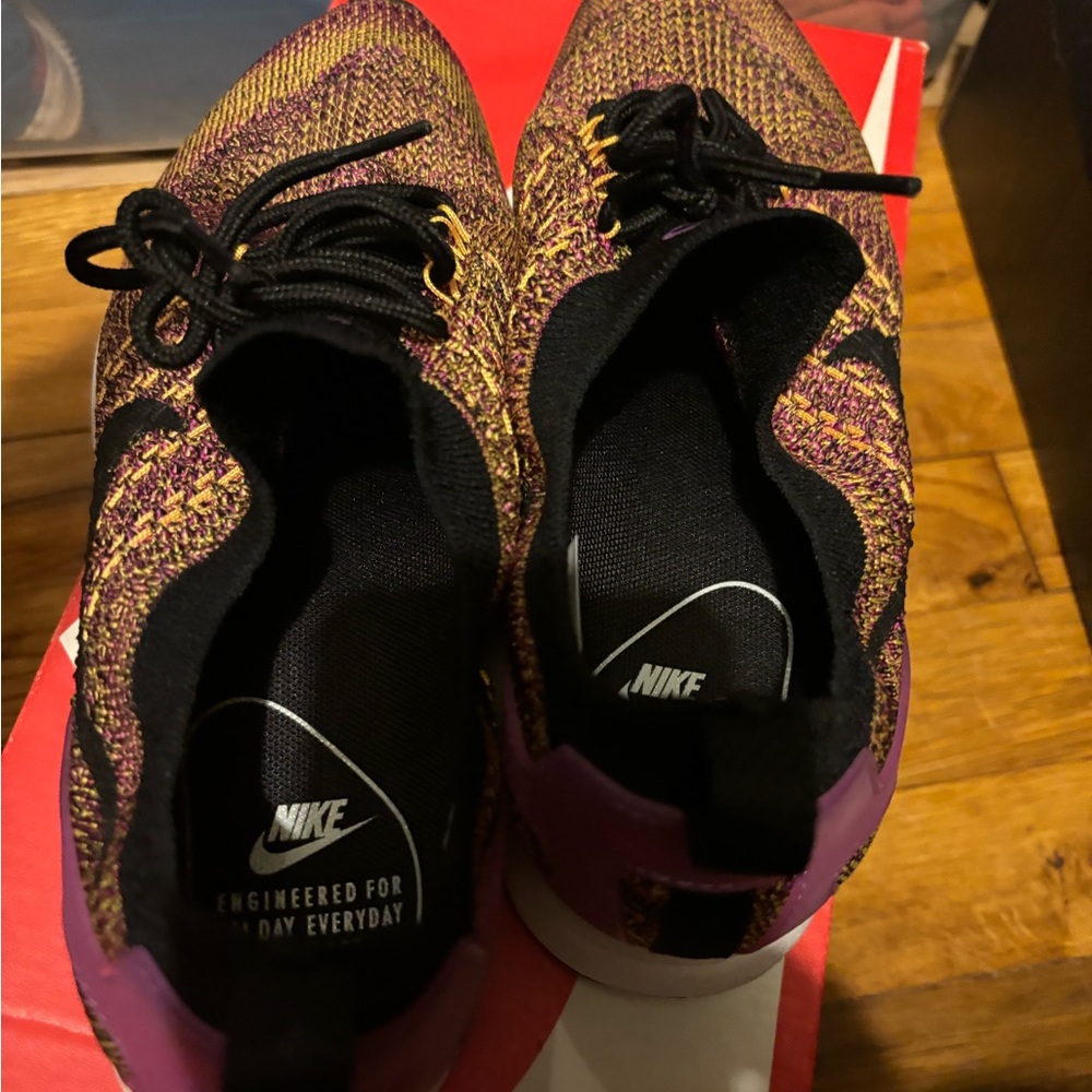 Nike Racer… great for working out. In great condition!